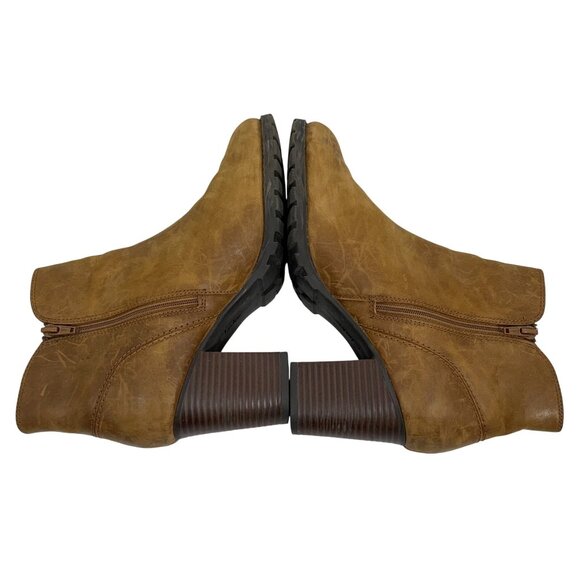 Clarks Verona Trish Brown Distressed Leather Ankle Booties Heel Boot Womens 9.5M - Picture 4 of 9